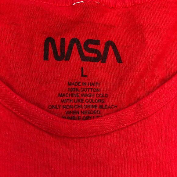 Men’s Red NASA Spaceship Graphic Tank Top - Picture 4 of 4